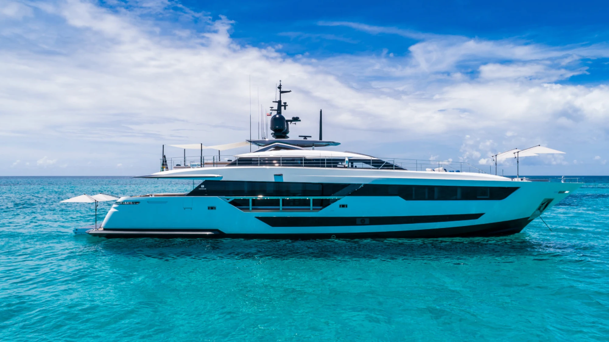 Custom Line Saetta 120'