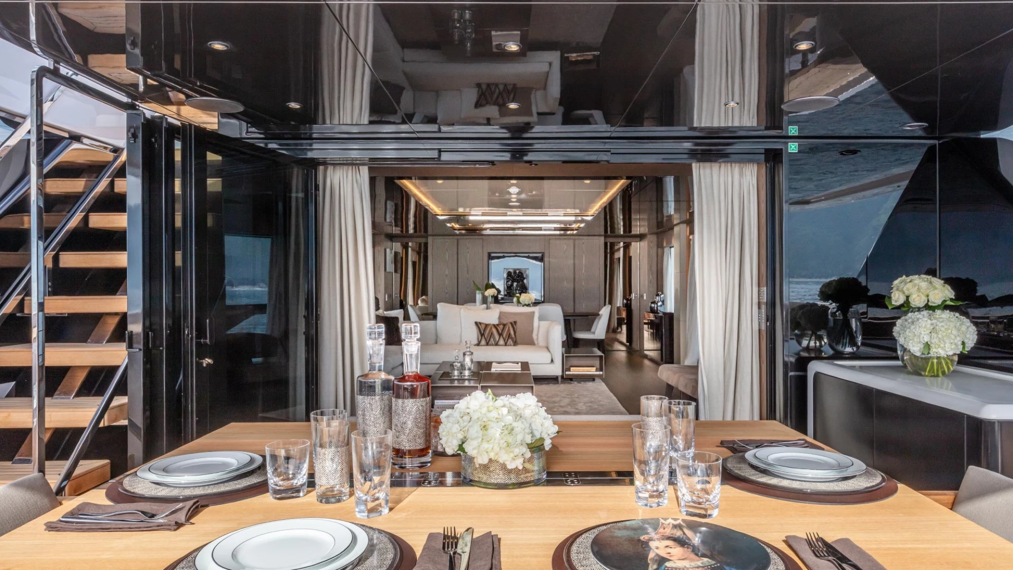 Custom Line Saetta 106'