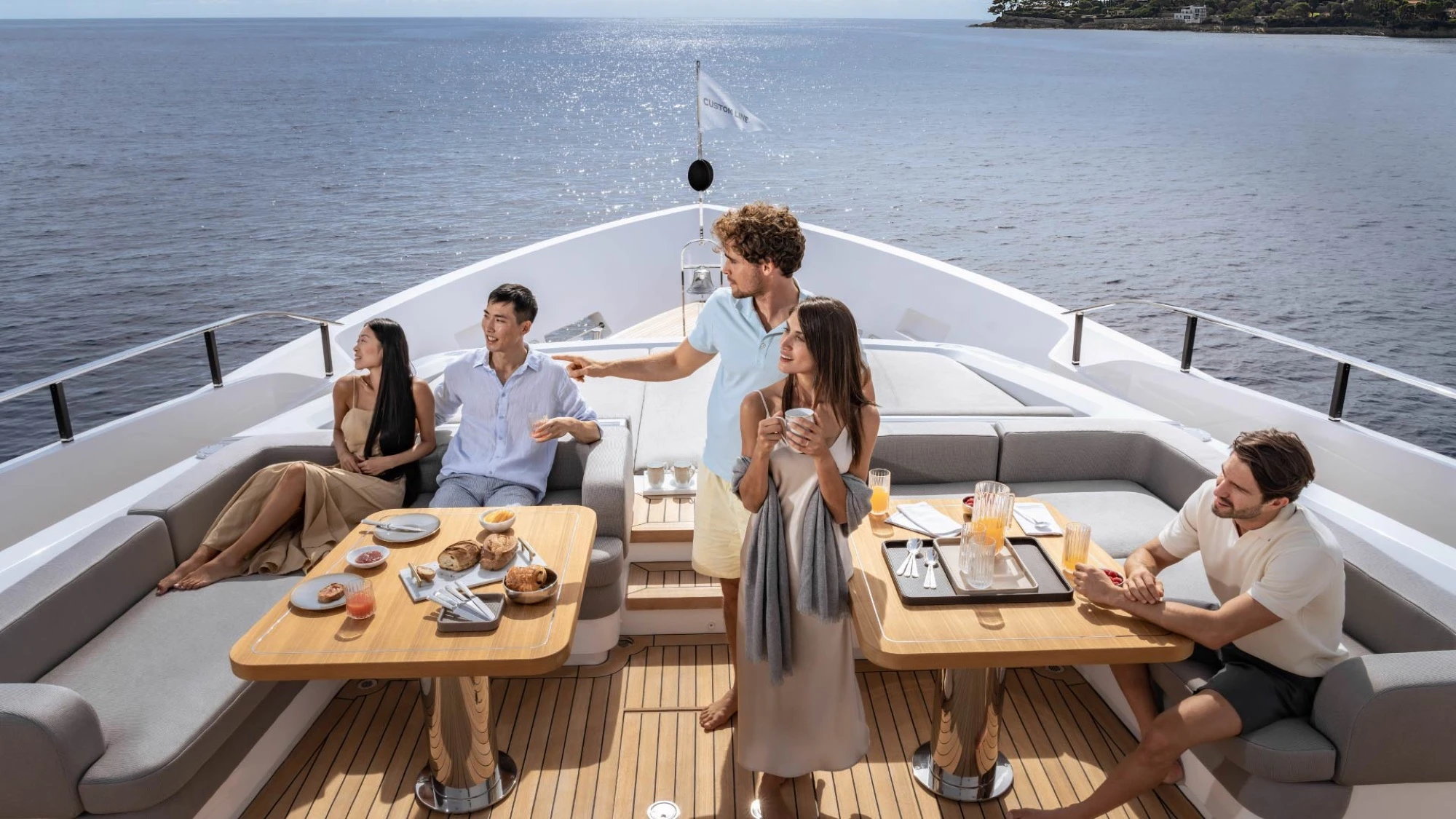 Custom Line Saetta 140'