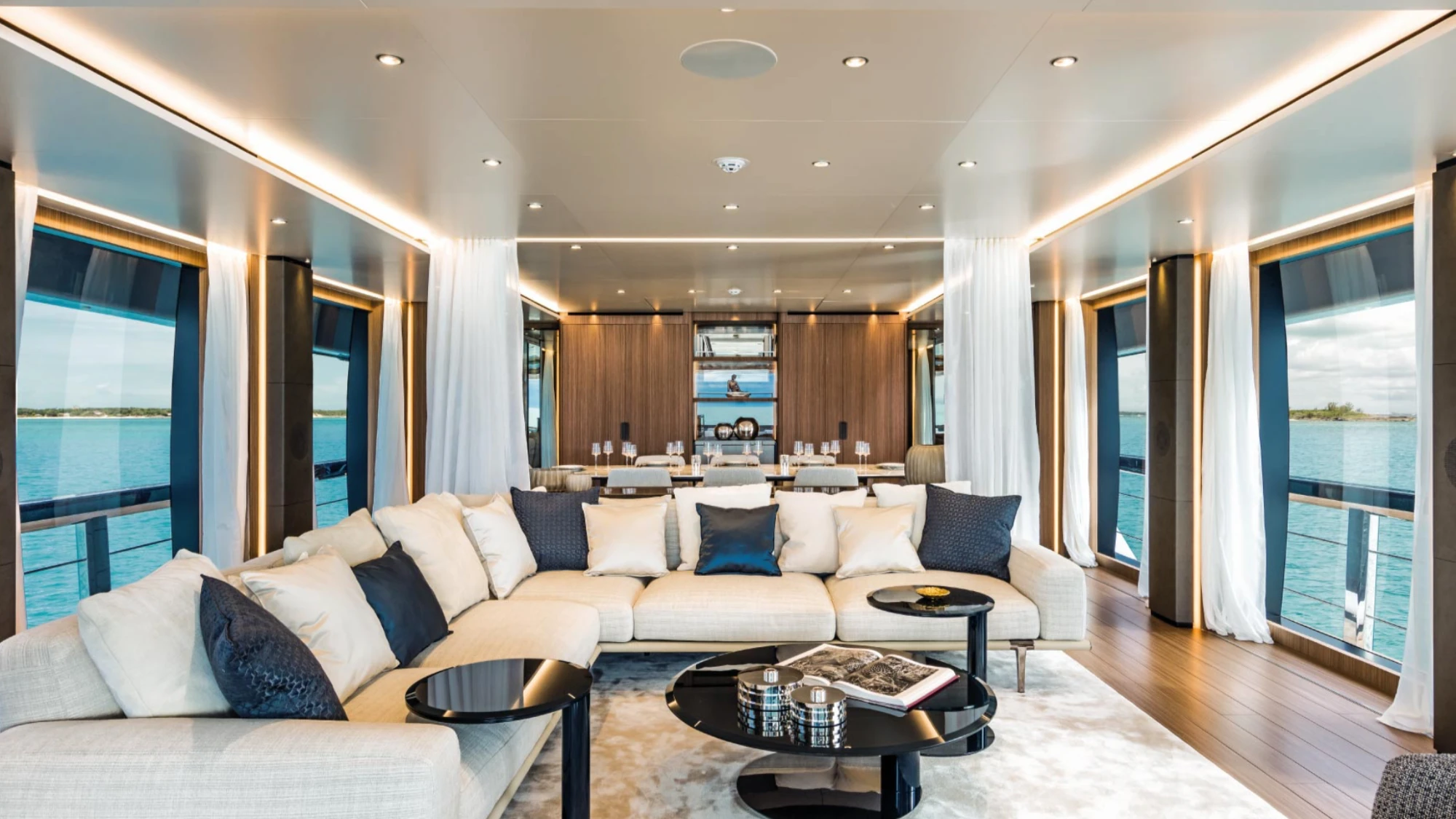 Custom Line Saetta 120'