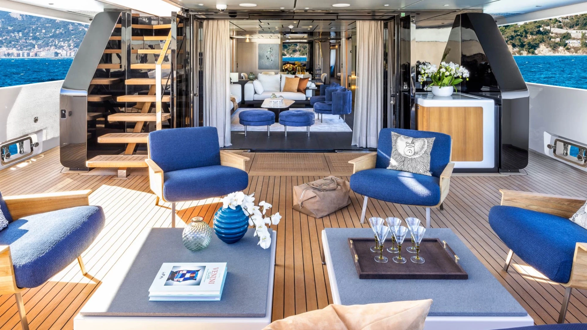 Custom Line Saetta 140'