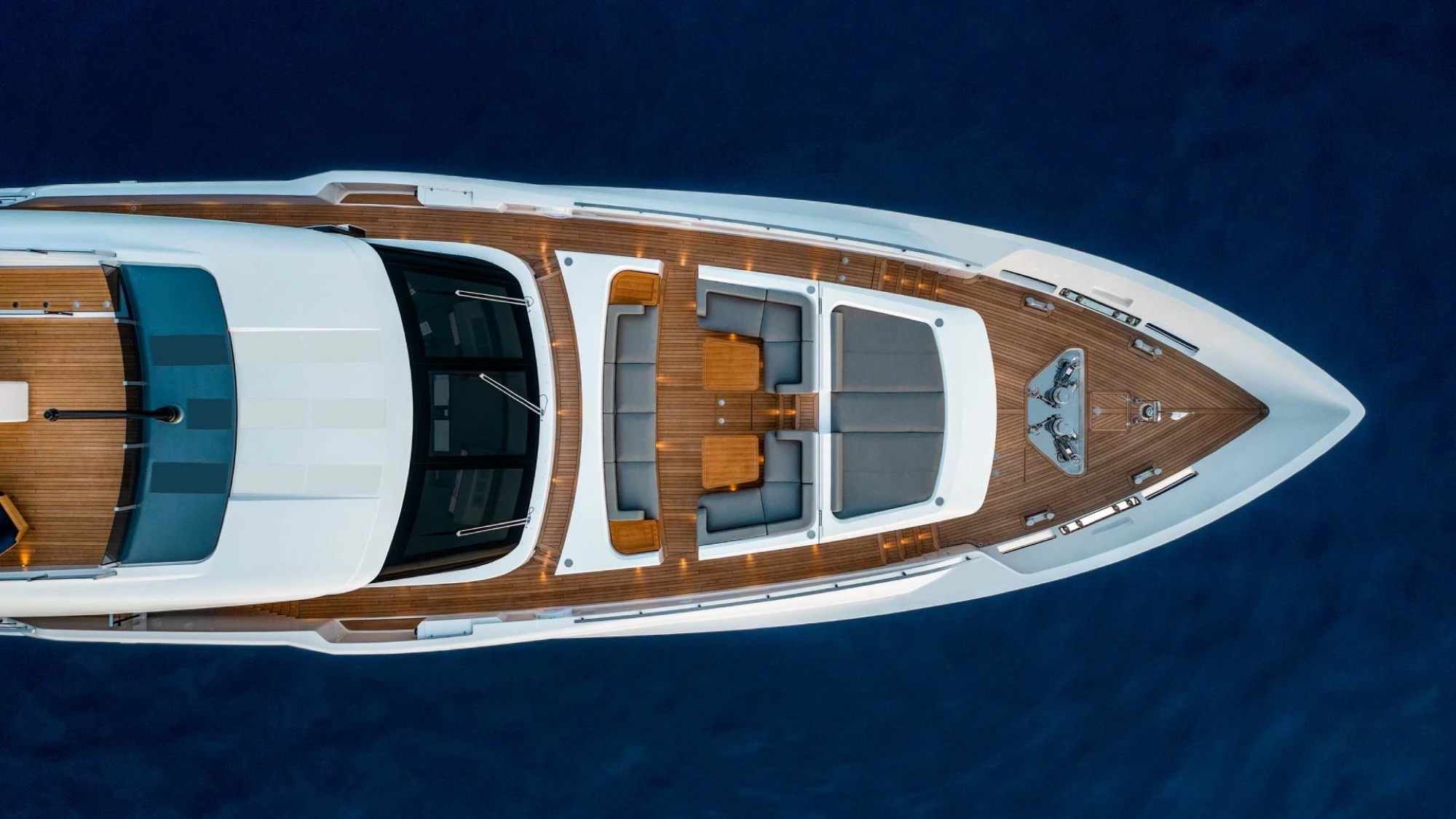 Custom Line Saetta 140'