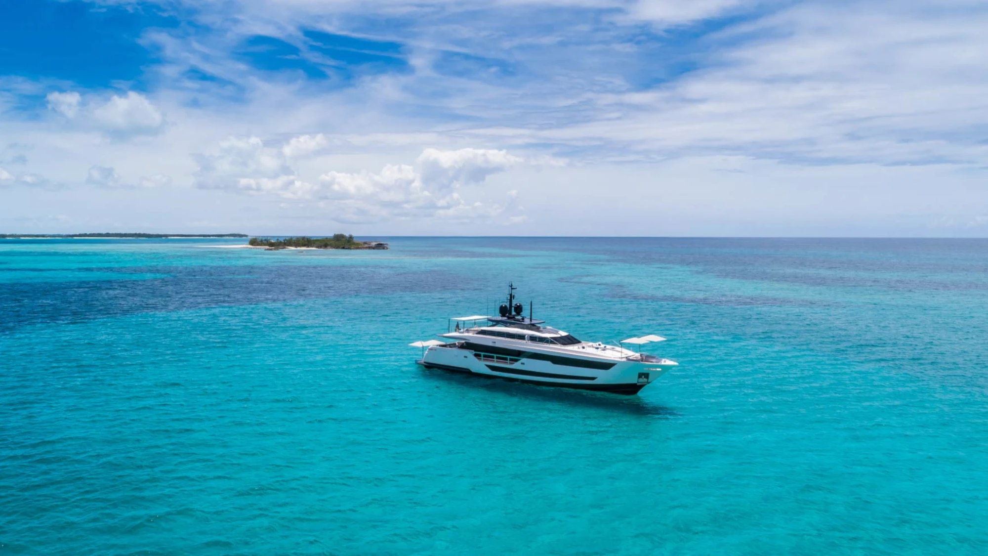 Custom Line Saetta 120'