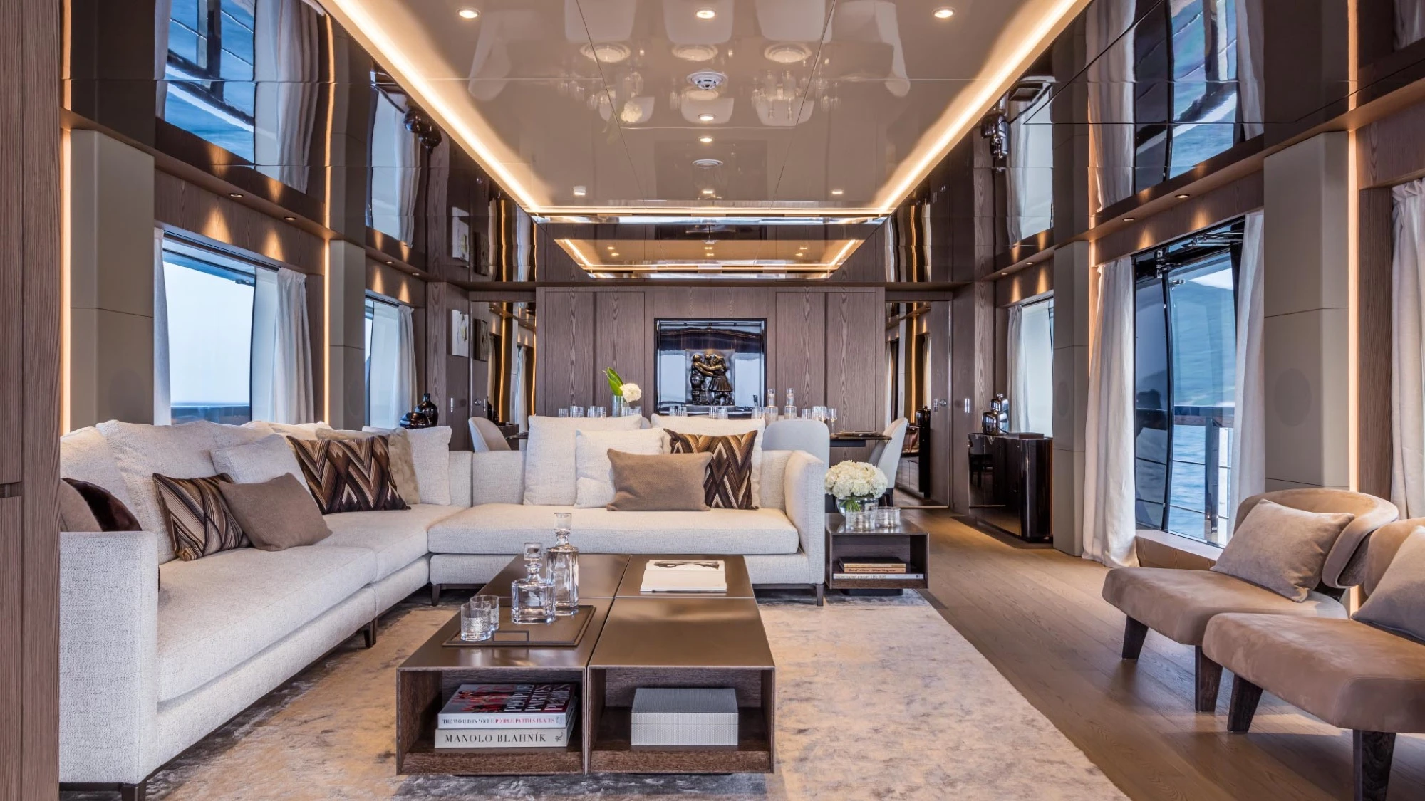 Custom Line Saetta 106'