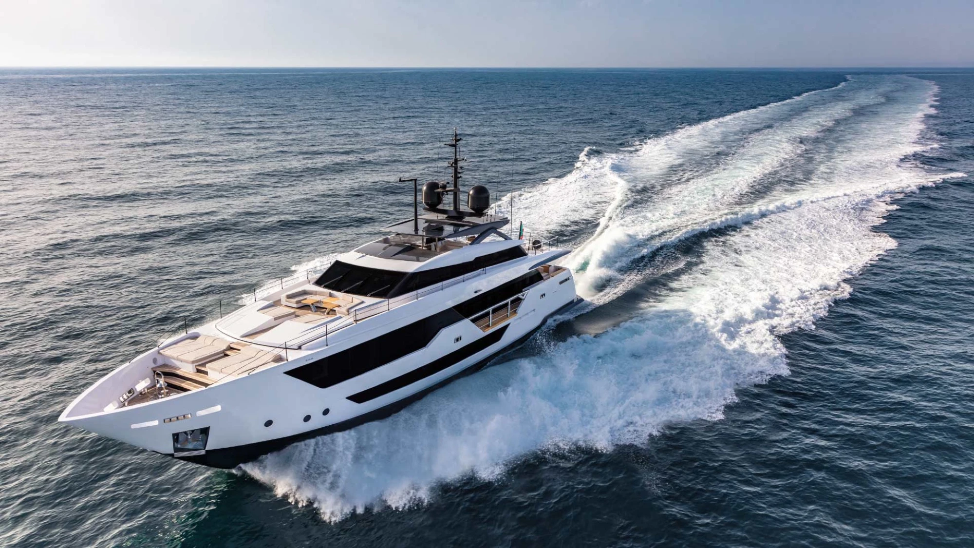 Custom Line Saetta 106'