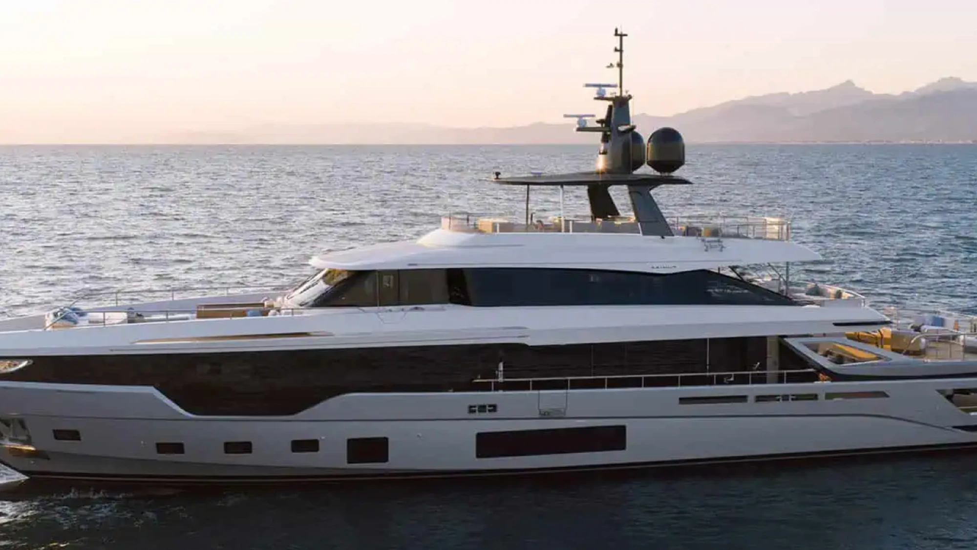 Azimut Grande Trideck