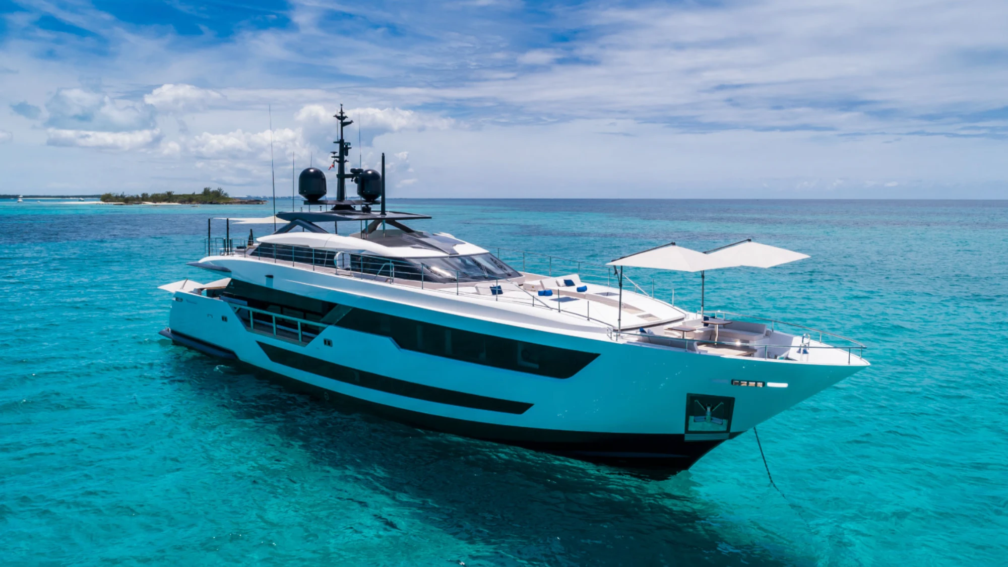 Custom Line Saetta 120'